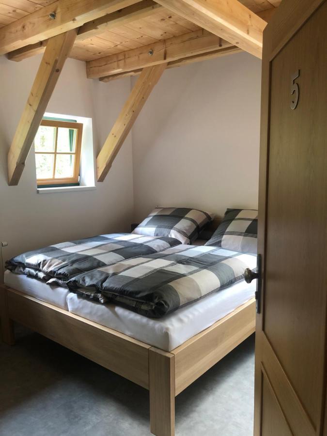 Kamenacka Myslivna Hotel Moravany  Екстериор снимка