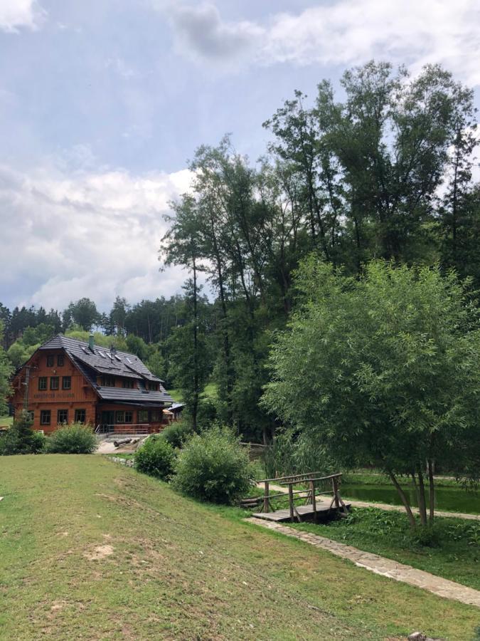 Kamenacka Myslivna Hotel Moravany  Екстериор снимка