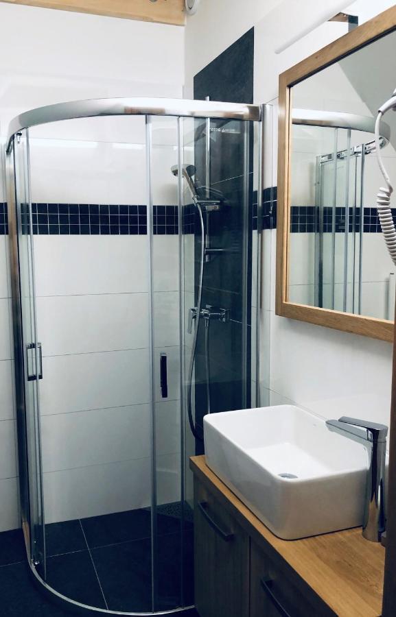 Kamenacka Myslivna Hotel Moravany  Екстериор снимка