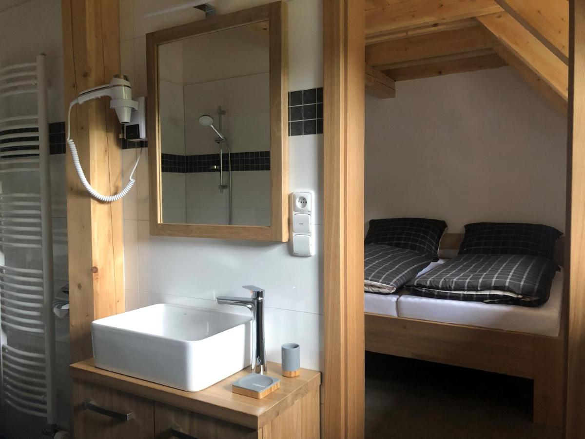 Kamenacka Myslivna Hotel Moravany  Екстериор снимка
